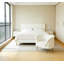 Fauteuils en microfibre blanche