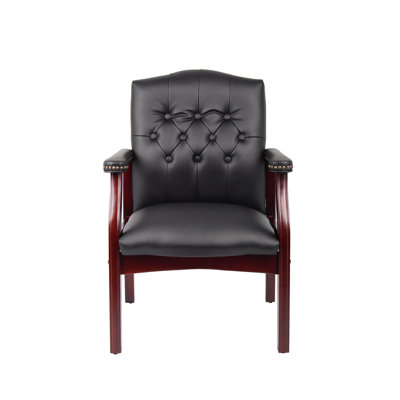 Chaises d'invités de réception traditionnelles en cuir avec siège et accoudoirs rembourrés - Siège ergonomique pour salle d'attente, finition acajou et garniture cloutée en laiton