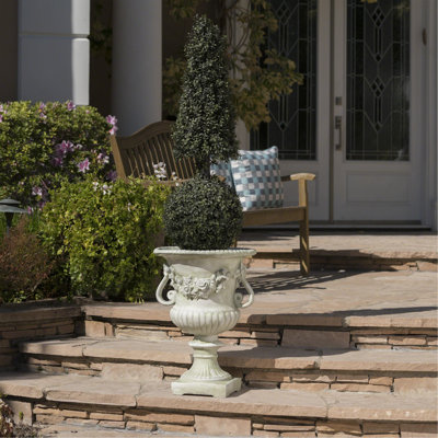 JARDINIER À JARDIN