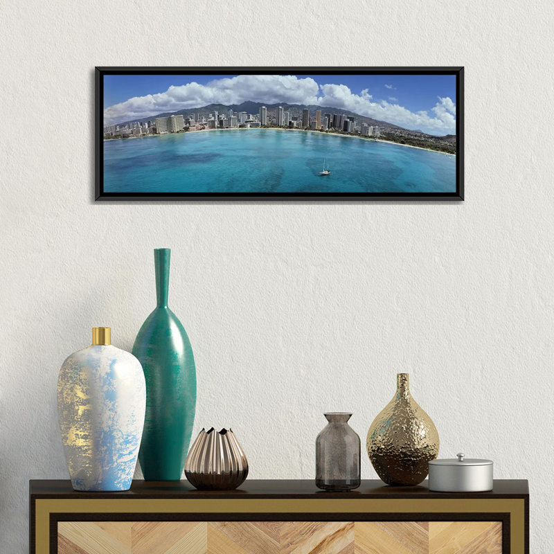 Bâtiments au bord de l'eau, Honolulu, Oahu, Hawaï - impression sur toile tendue, H 20 po x l 60 po x P 1,5 po