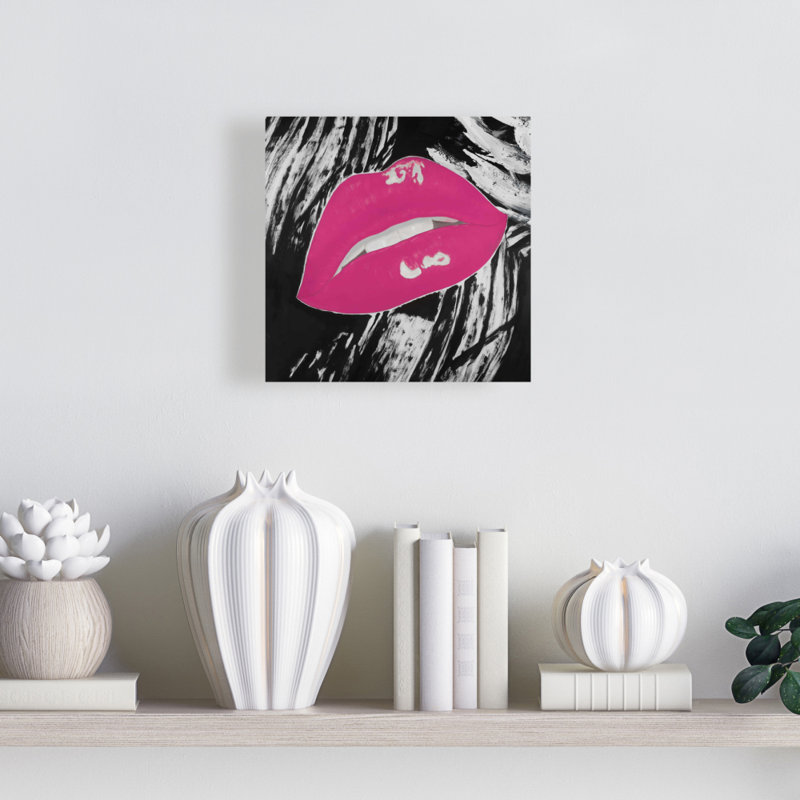 Beauté romantique sur toile noire | Décoration pour les lèvres rose brillant
