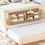 Grand lit beige avec bibliothèque intégrée, lit gigogne, rampes d'escalier arrondies, confortable pour, bibliothèque de chevet en bois de pin, lit gigogne pour invités inattendus, conception et fabrication