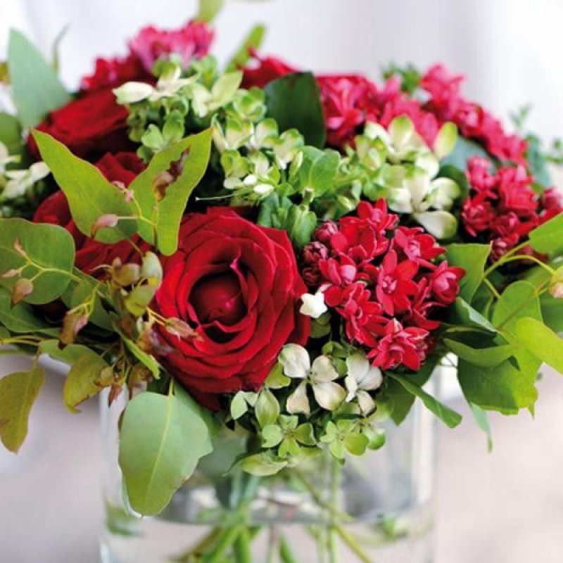 Paquet de 20 serviettes de table format vase dans un vase transparent