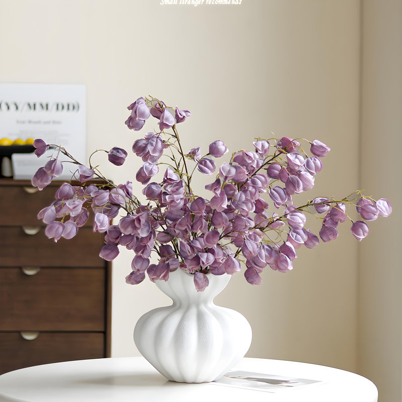 Ornements de fleurs simulées