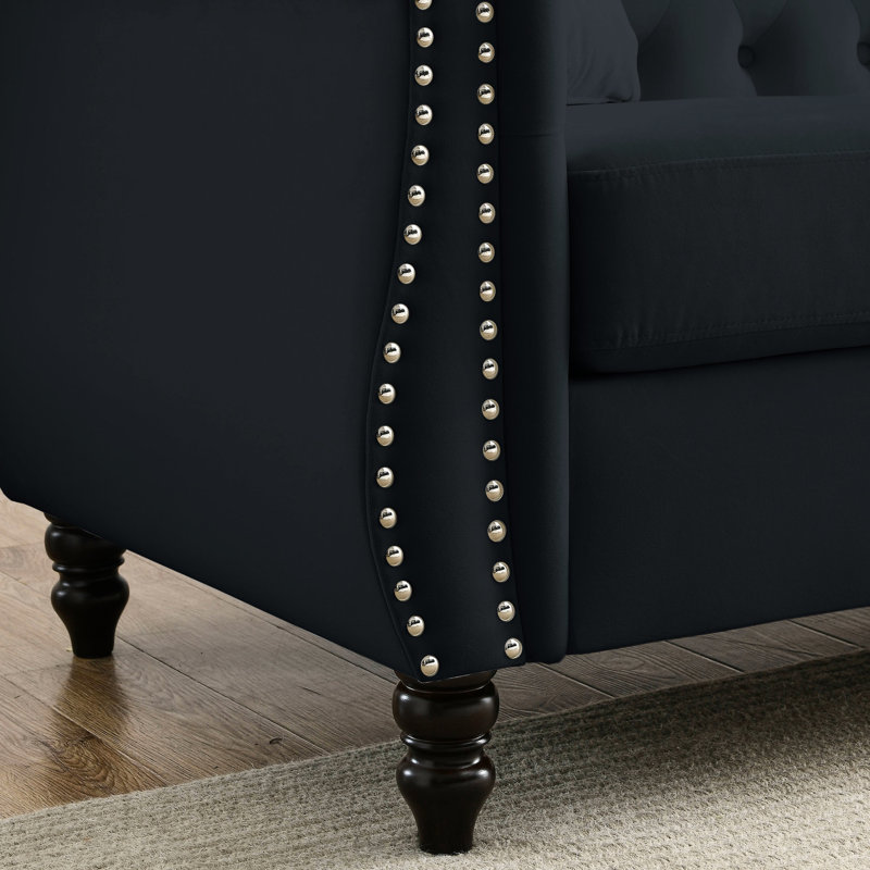 3 places en velours noir. Avec accoudoirs roulés, garniture cloutée. Et confortable. Pour le salon, la chambre à coucher, le bureau. Capacité de charge de 250 lb. Assemblage requis pour la vie, cadre de chambre à coucher. Mousse douce