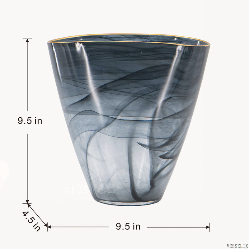 Vase en verre noir fumé de 23,6 x 11,9 x 23,6 cm avec bordure dorée