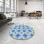 Tapis bleu ciel tissé à la machine-555004260