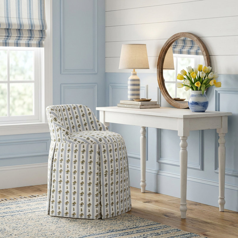 Chaise de coiffeuse à jupe, Millie rayée chambray