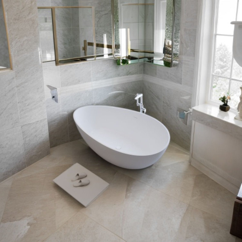 Baignoire autoportante en pierre blanche matte, baignoire de trempage à surface solide de 63 po avec capacité de 61 gallons, conception ergonomique, trop-plein efficace pour spa de salle de bain