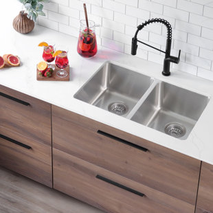 Élégant évier de cuisine à double cuve en acier inoxydable 29 po Avila