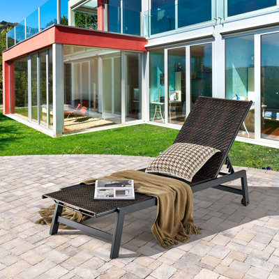 Chaise longue d'extérieur en métal Neilyn