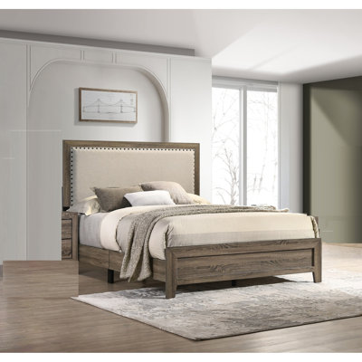 Très grand lit à la mode avec revêtement gris et cadre en bois massif avec incrustations de cristal attrayantes et placages