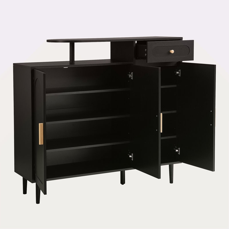 Élégante armoire à chaussures avec portes et tiroirs arqués, buffet de rangement de style crème avec tablettes réglables et pieds en bois massif pour le hall d'entrée et le salon