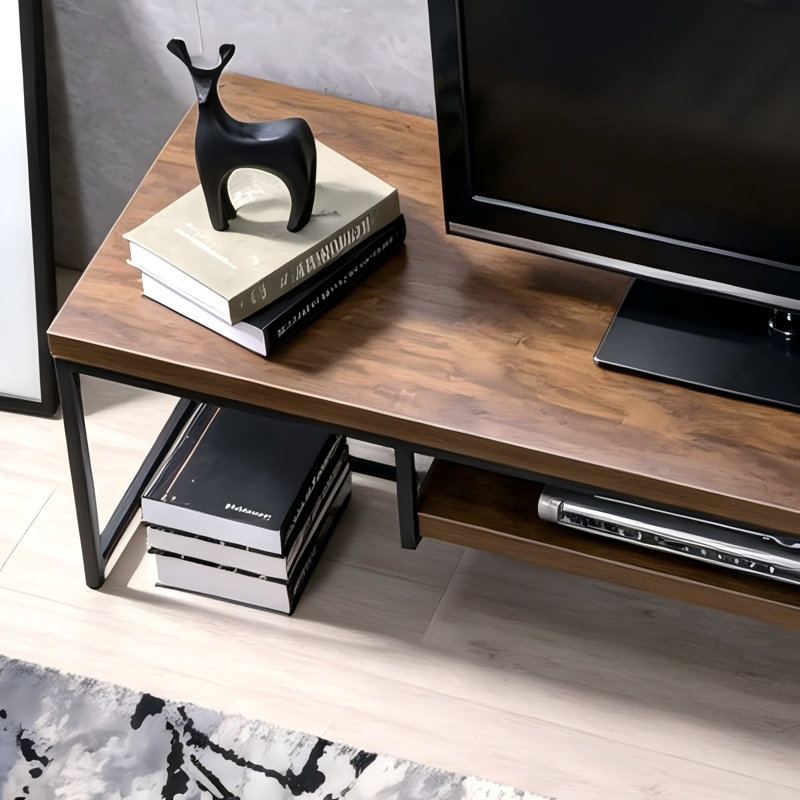 Meuble télé de style industriel rustique avec étagères de rangement ouvertes