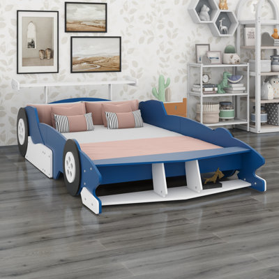 Lit plateforme en forme de voiture de course avec roues