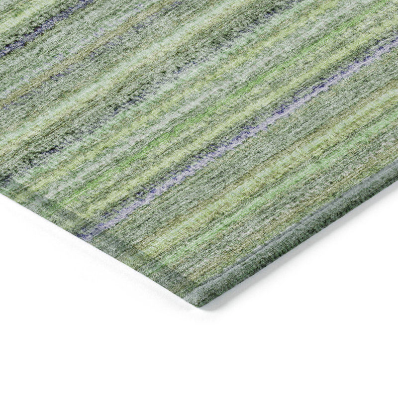Tapis intérieur / extérieur rayé vert et vert olive articulé 5 pi x 8 pi HomeRoots