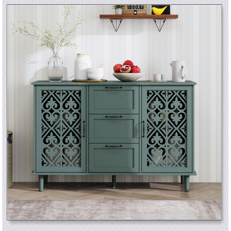 Meuble de rangement classique à deux portes et trois tiroirs pour un espace de vie organisé et un style de décoration intérieure élégant et intemporel.