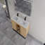 Meuble-lavabo autoportant de 122 cm (48 po) avec lavabo double en résine, 2 portes à fermeture amortie et 3 étagères de rangement ouvertes, emballage démonté, contreplaqué
