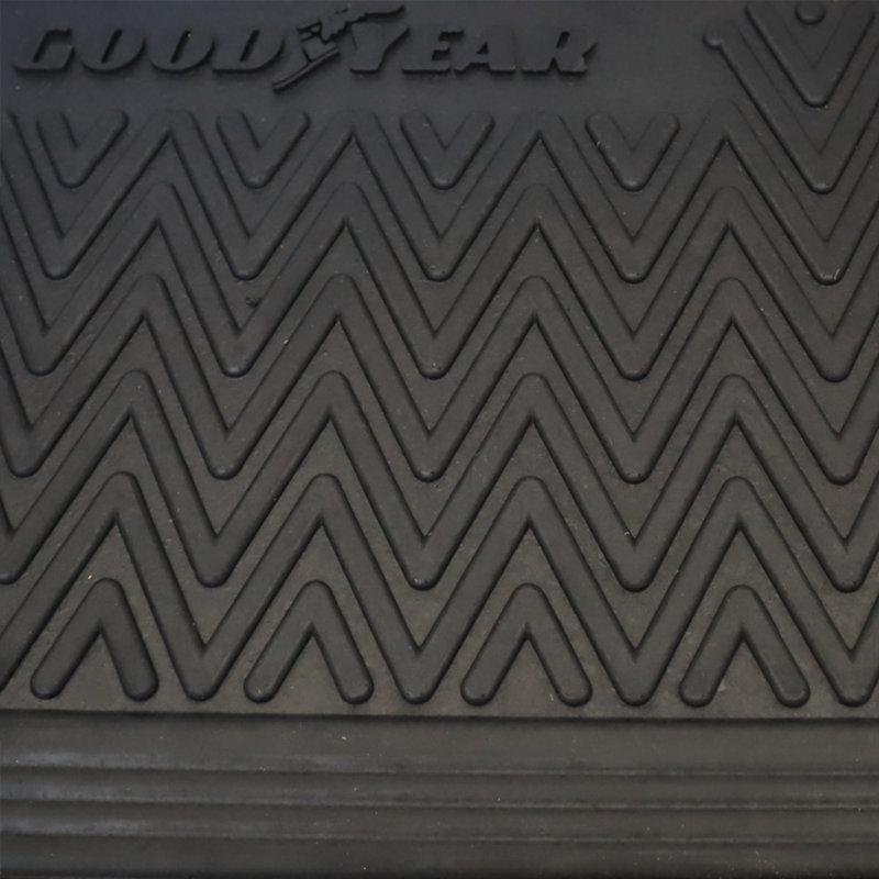 Tapis d'escalier Moderna noir - 9,75 po x 29,75 po