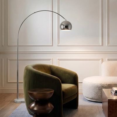 Lampe sur pied à DEL arquée 75 po avec finition en chrome argenté, base en marbre blanc et abat-jour en métal Olivia