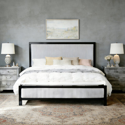 Grand lit tapissier avec tête de lit moelleuse, cadre gris et noir
