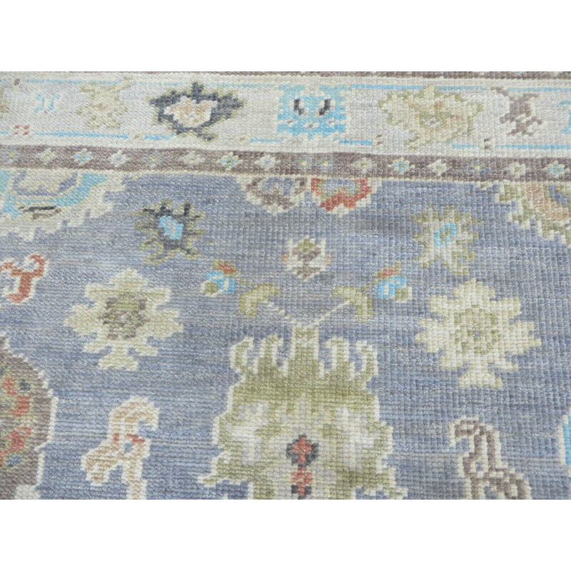 Tapis carré carré noué à la main Funky Oushak en gris / bleu / rouge, Rectangle 5 pi 9 po x 5 pi 11 po