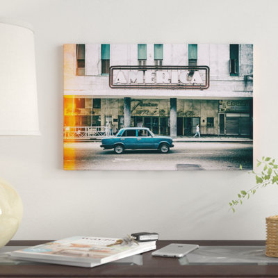 «Cuba Fuerte Collection - Teatro America in Havana II» par Philippe Hugonnard, impression sur toile tendue