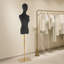 Mannequin de magasin de vêtements féminin-117247246