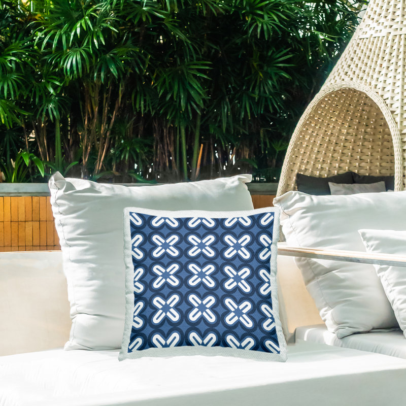 Coussin d'extérieur moderne à motif répétitif bleu par Geoff Tygert