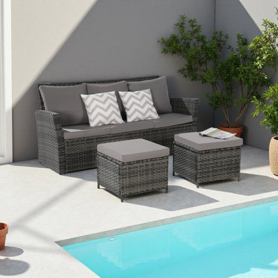 Ensemble de meubles de patio 3 pièces, ensemble de conversation de patio en rotin avec osier pour l'extérieur, ensemble de meubles en osier en PE toutes saisons avec deux repose-pieds pour porche, cour arrière, balcon