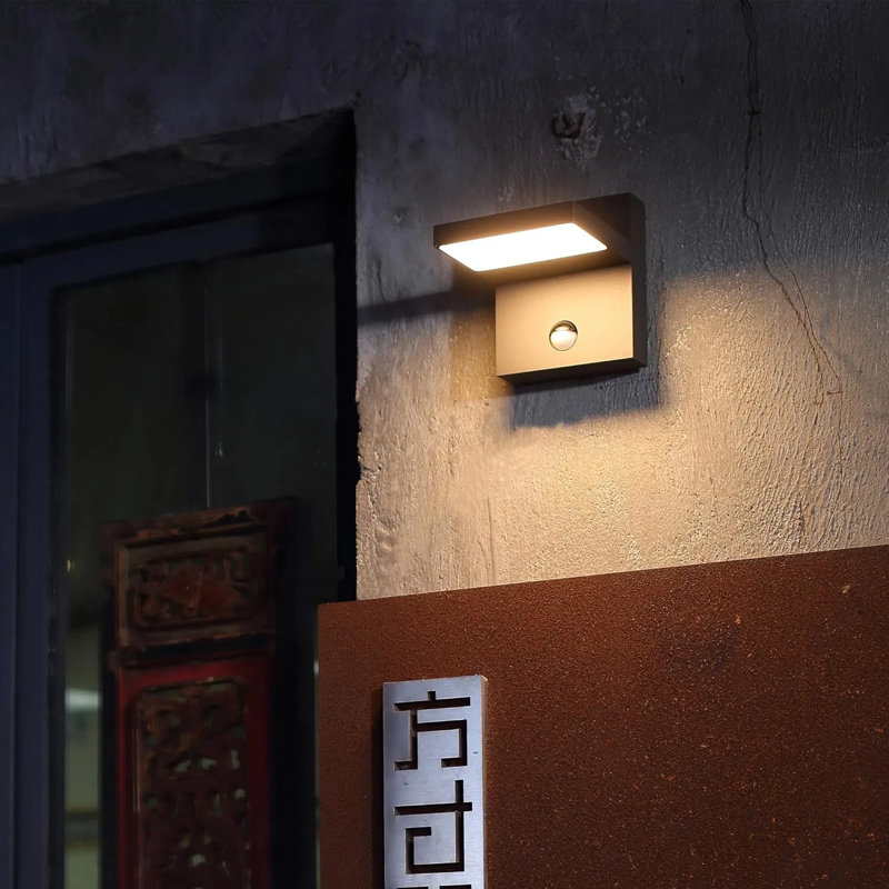 Applique murale d'extérieur à détecteur de mouvement - luminosité réglable et tête pivotante, applique murale à DEL imperméable Ip54, lanterne moderne pour porche, porte d'entrée, garage