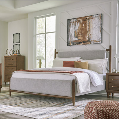 Lyncott King Upholstered Bed