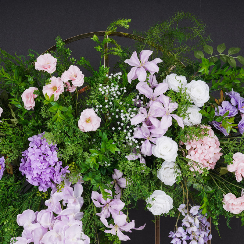 55 po x 43,3 po de fleurs artificielles en centre de table avec motif floral, fleurs roses / mauves avec feuilles vertes