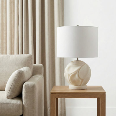 Lampe de table moderne en résine avec base ronde pour le salon - table de chevet élégante, petite lampe de table ou tables d'appoint de chambre à coucher - 22 po, ivoire et blanc