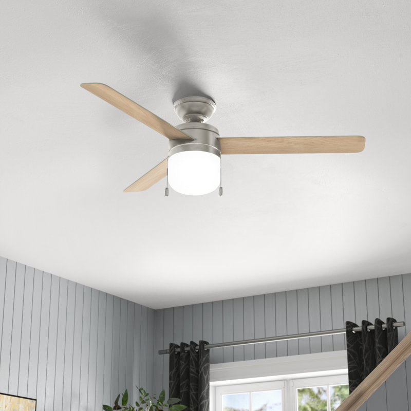 Ventilateur de plafond standard à 4 pales de 42 po à DEL avec chaîne de traction et ensemble d'éclairage inclus Acume