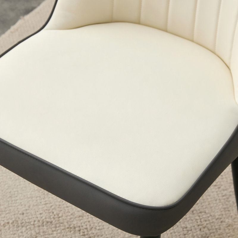 Ensemble de table et de chaises. Une table de salle à manger circulaire en panneau de fibres à densité moyenne de 47,3 po de diamètre, avec des supports en forme de sablier. Elle est assortie de 4 chaises en polyuréthane.