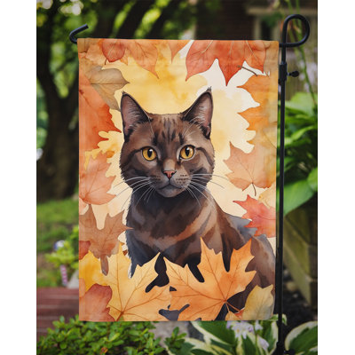 Chat en feuilles d'automne drapeau de jardin