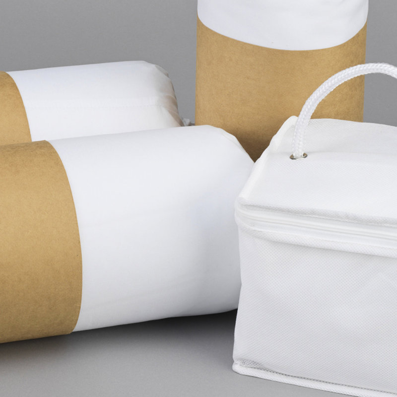Articles de literie de très grande taille - 2 oreillers, drap, housse de protection pour matelas. Draps doux en microfibre. Protecteur offre des liquides de protection et. Oreillers avec housses amovibles pour plus de commodité. Double blanc
