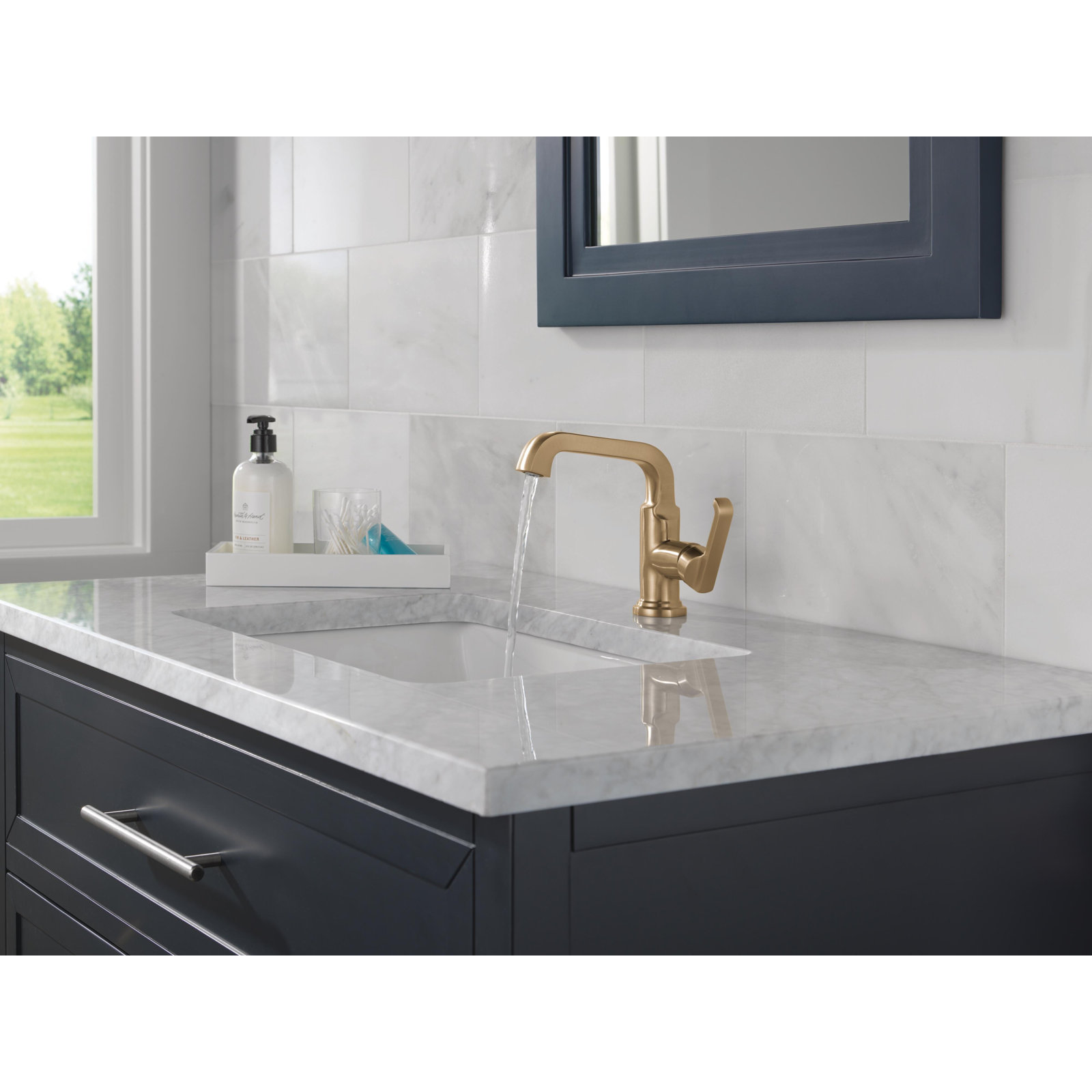Tetra Single-Hole Faucet with Drain Assembly, Lumicoat  Bronze
