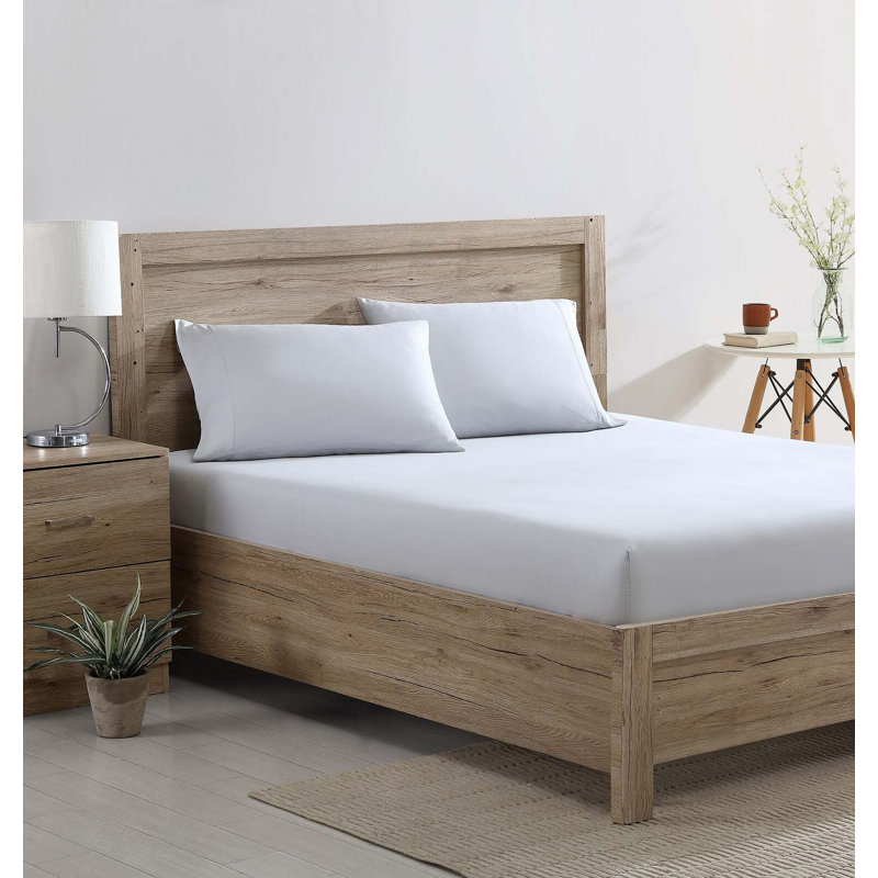 Bloomingdales Sheet Set, Full / Queen Sheet Set with 2 Standard Pillowcases, Moon