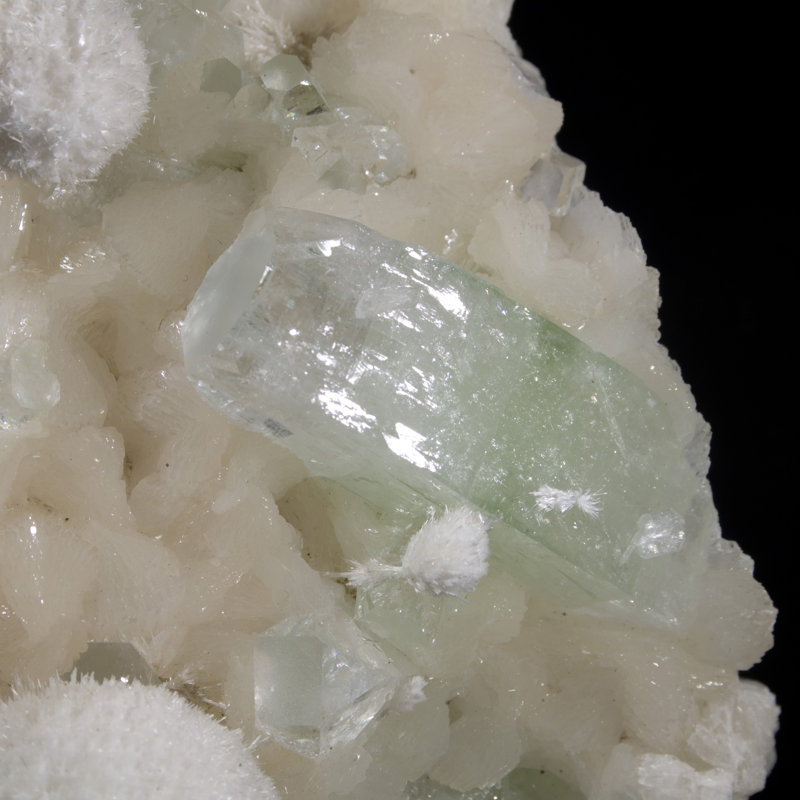 Mordénite et apophyllite sur Stilbite