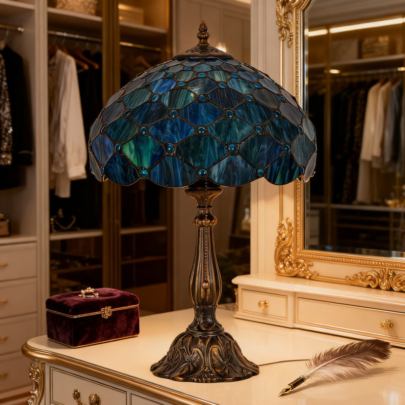 Lampe de table de style Tiffany avec abat-jour en verre teint, perles bleu marine fabriquées à la main pour la chambre à coucher, le salon, le bureau et le vestibule