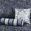 Couvre-lit bleu marine avec coussins. Motif classique. Bleu marine foncé, bleu poussiéreux. L 102 po x L 118 po 2 taies décoratives. 5 coussins décoratifs - bleu marine. Style traditionnel. Argent. Taies décoratives, laver à la machine-121162106-121162105