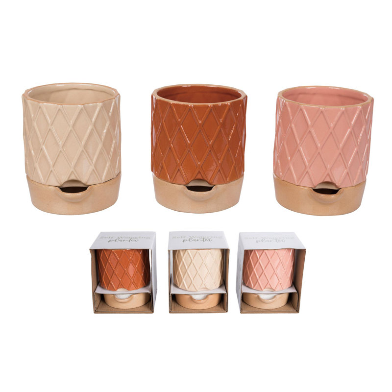  Petit ensemble de 3 pots de fleurs en terre cuite gravée