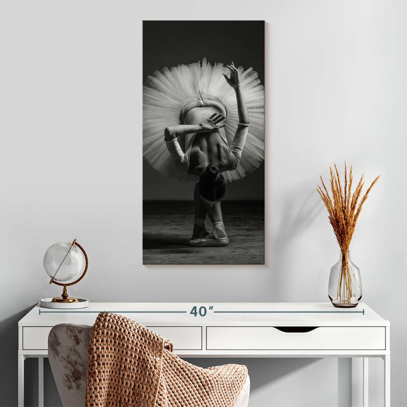 Ballerine inclinée, H 30 po x l 15 po