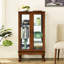 Armoire vitrée de style classique en chêne avec miroir intérieur et tablettes réglables éclairées, panneau arrière-1009059561