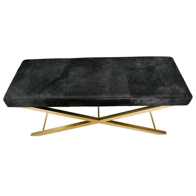 Ce banc est un banc en acier inoxydable doré