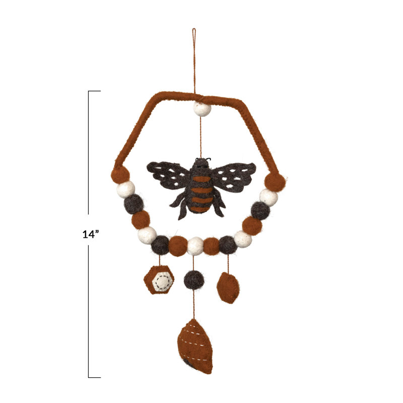 Mobile en laine avec abeille et ruche