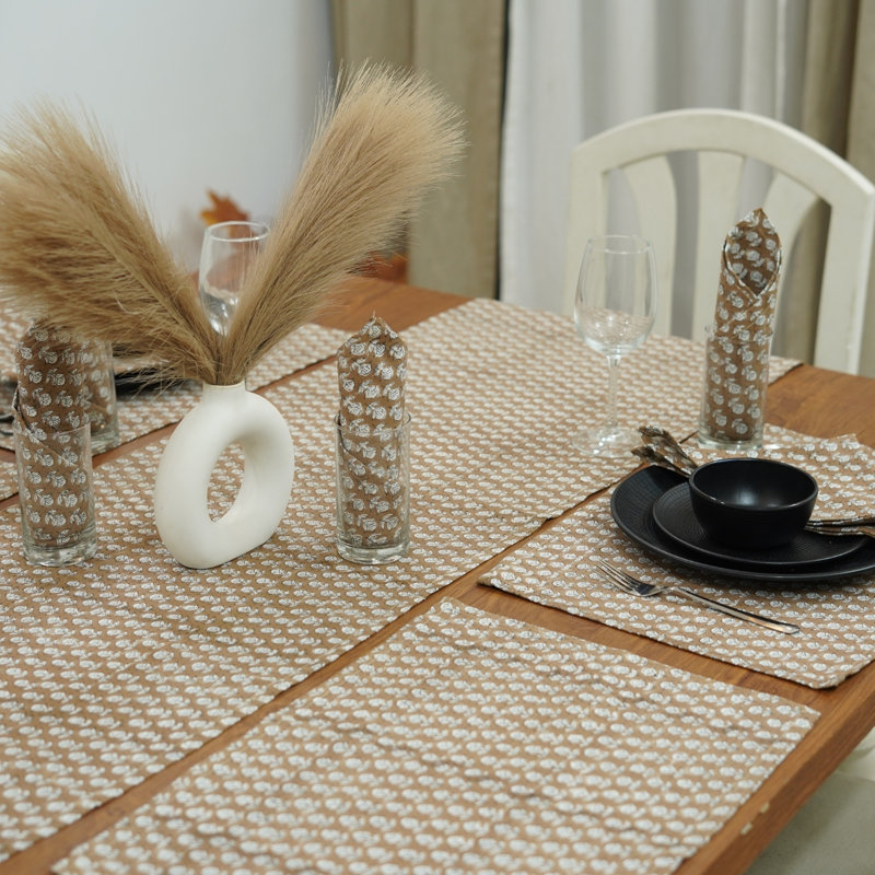 Chemin de table de luxe Red Barrel Studio® 16X106, chemin de table de cuisine, Tarangini, brun, Rectangle 11 po