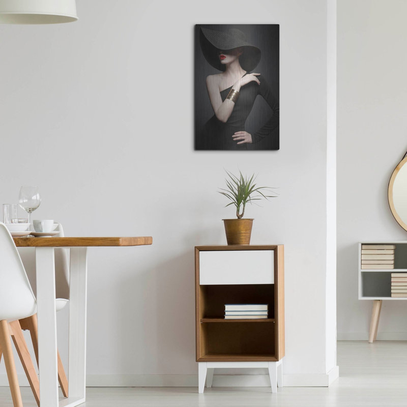 «Lady In Black» par Luxe, H 24 po x l 16 po